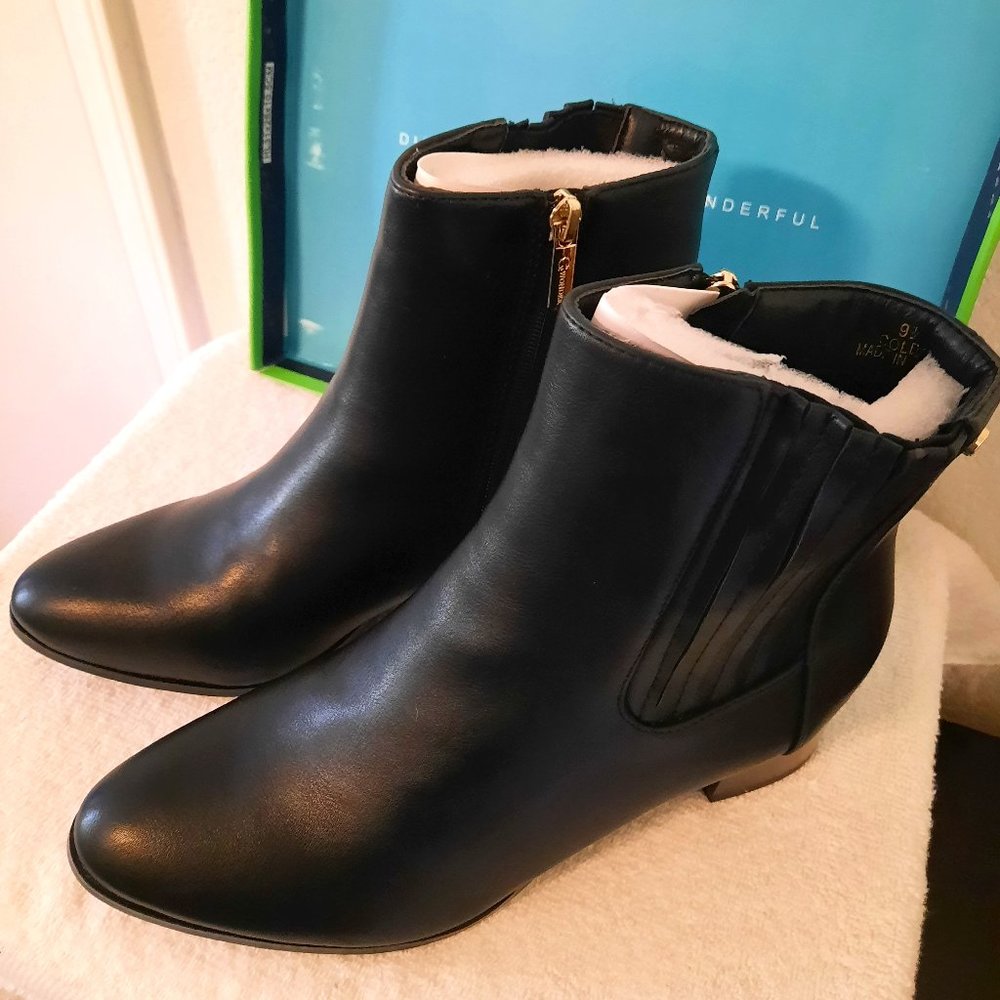C. WONDER Women's Coldy Western Gore Booties